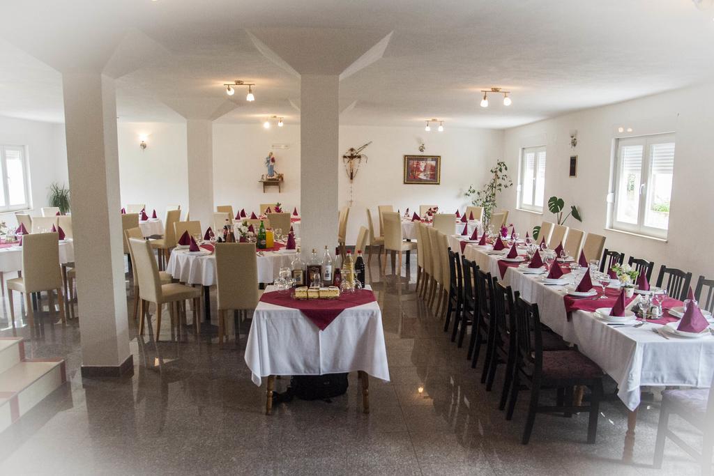 Pansion Danijel Hotel Medjugorje Ngoại thất bức ảnh